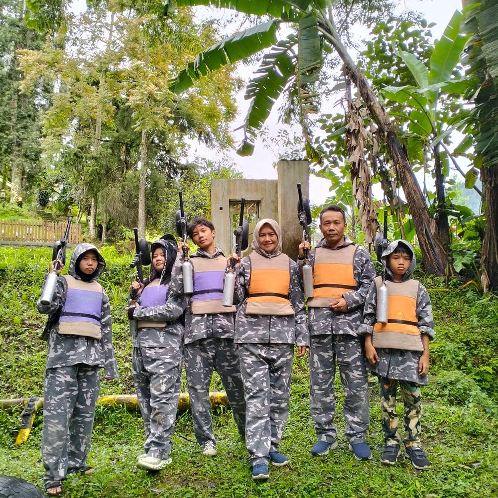 Serunya Tembak-tembakan Paintball di Tawangmangu Wonder Park